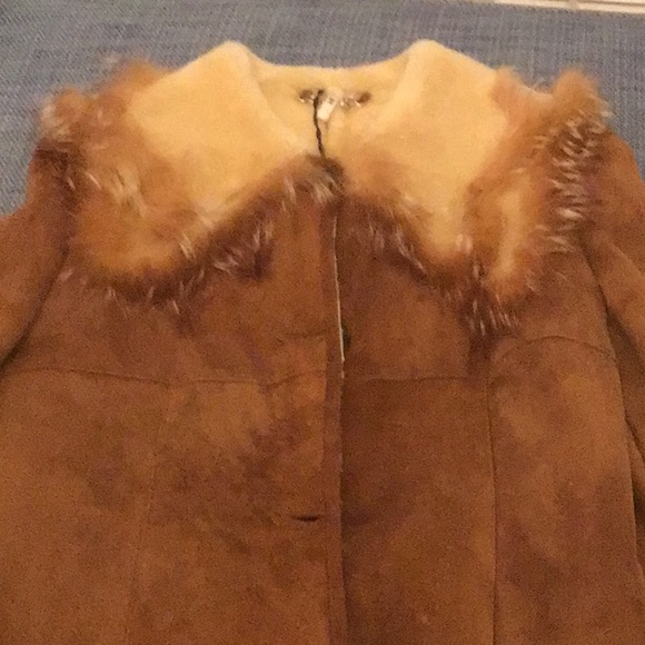 Beautiful Suede Shearling with gorgeous collar- size medium - Picture 3 of 8